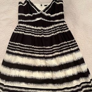 Black and white BCBG Max Aazria dress. Size 4. Perfect party dress.
